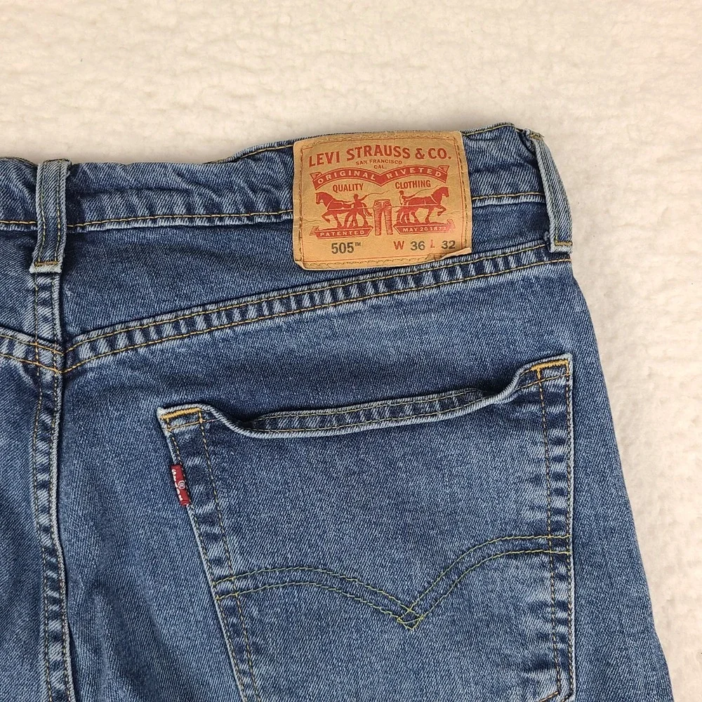 Levi's 505 Jeans Mens 36x32 Blue Regular Fit Straight Leg Medium Wash Denim